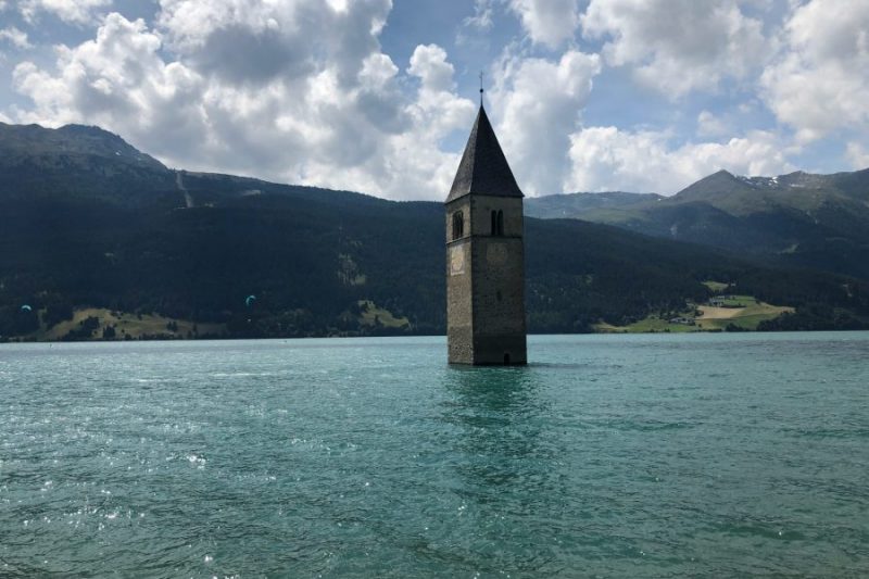LAGO DI RESIA e il campanile che spunta dall’acqua